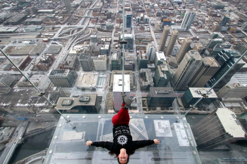 The Ledge at Chicago Skydeck | Footsteps of a Dreamer