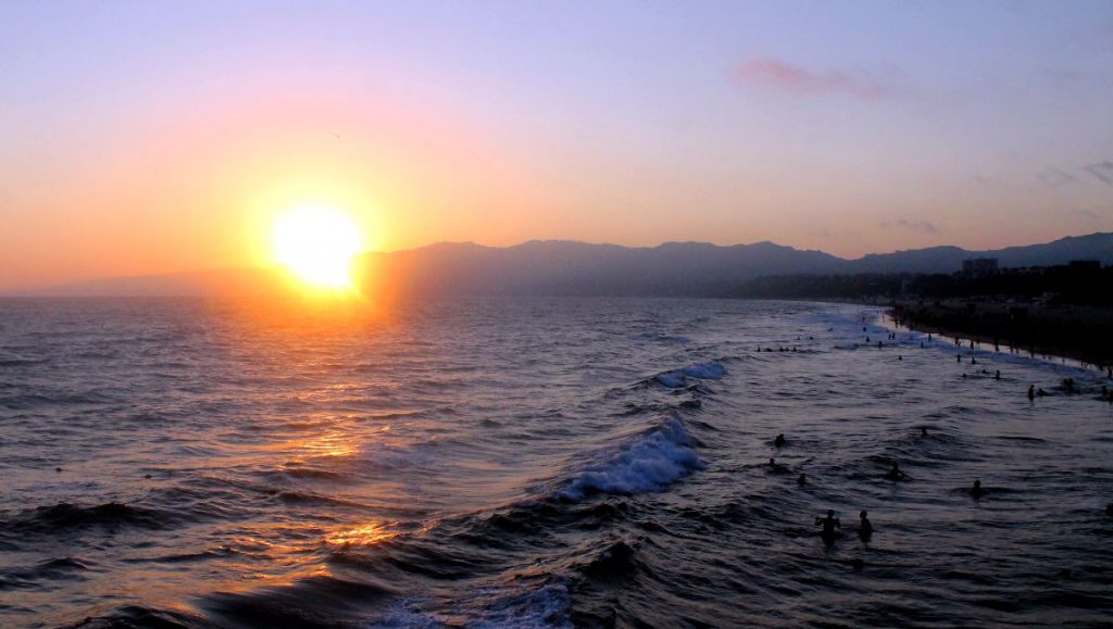 Sunset from Santa Monica Pier in LA | Footsteps of a Dreamer