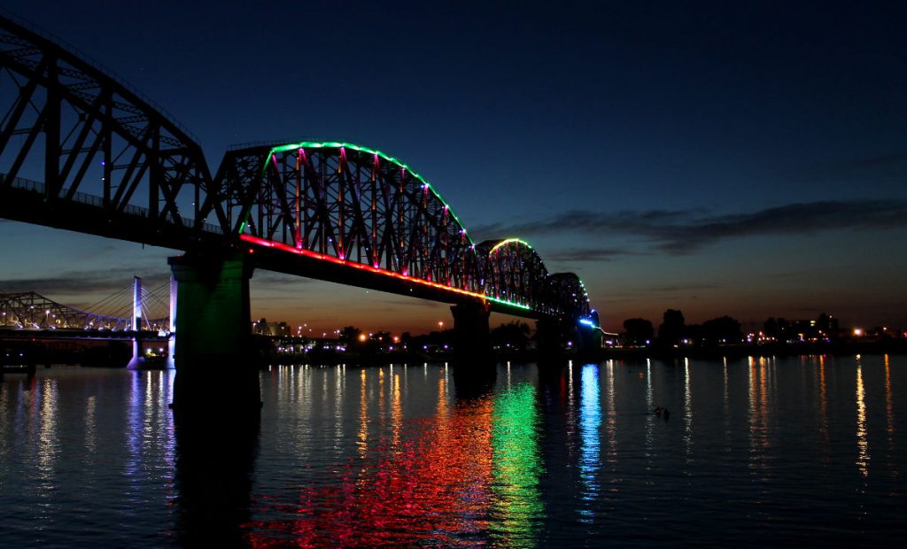 Big Four Bridge Lit Up at Night | Footsteps of a Dreamer