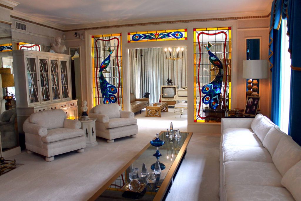 Graceland Living Room | Footsteps of a Dreamer