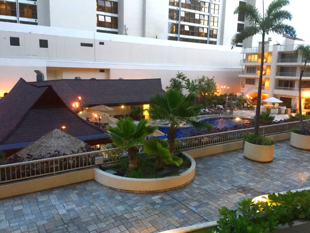 Outrigger Reek Waikiki Beach Resort Check-In | passos de um sonhador