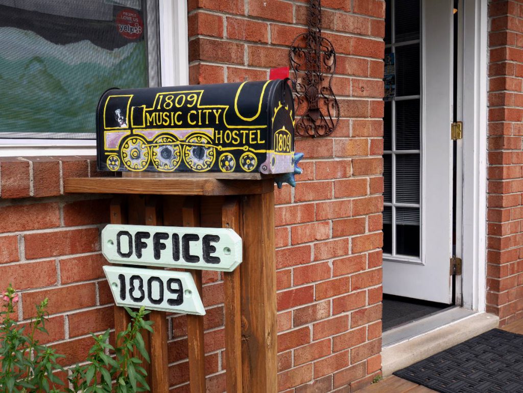 Music City Hostel | Footsteps of a Dreamer
