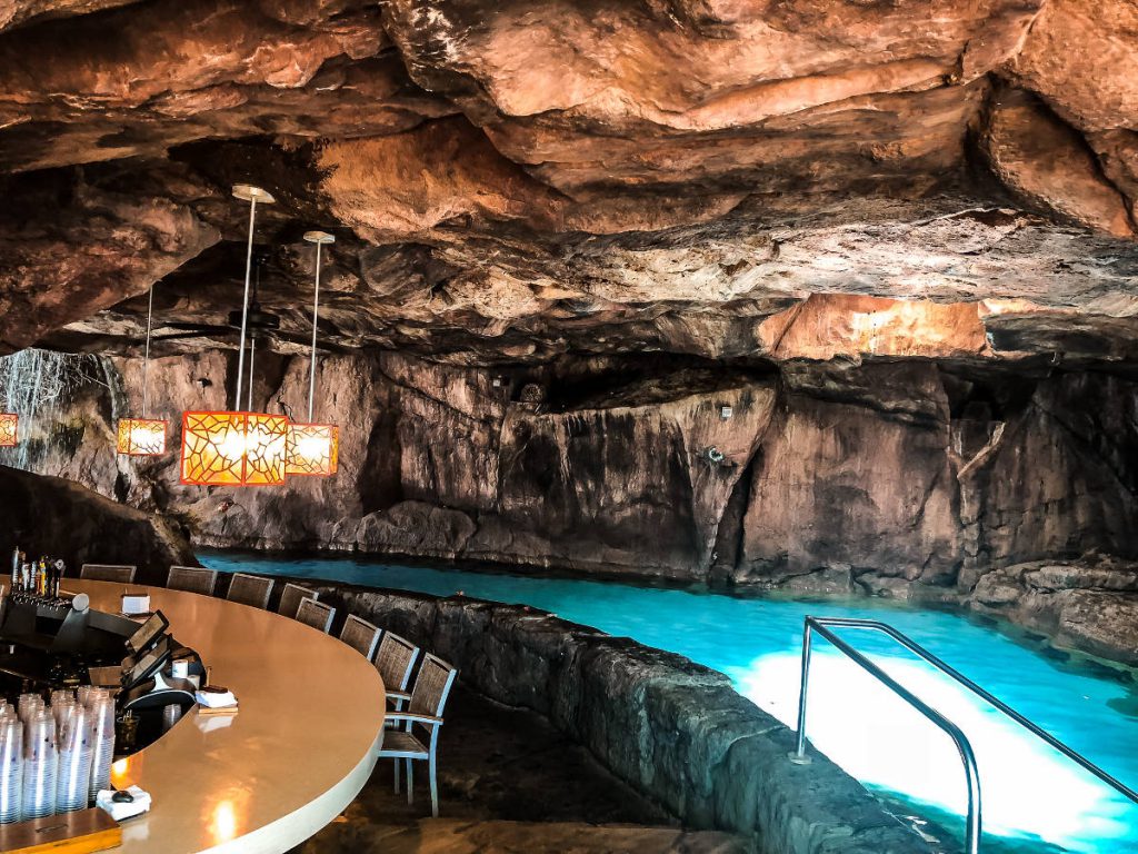 Grotto Bar Maui Hawaii / fotspår av en drömmare