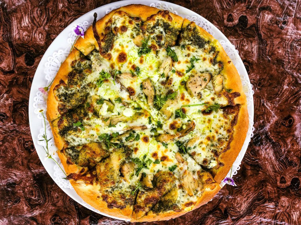 Kula Lodge Pizza Maui Hawaii | Footsteps of a Dreamer