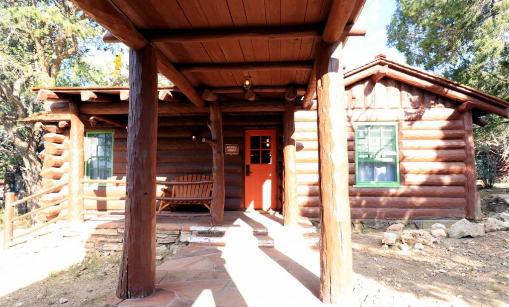 Bright Angel Lodge Exterior | Footsteps of a Dreamer